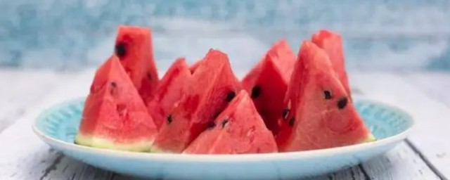 西瓜放冰箱需要保鲜膜吗 西瓜放冰箱要保鲜膜吗