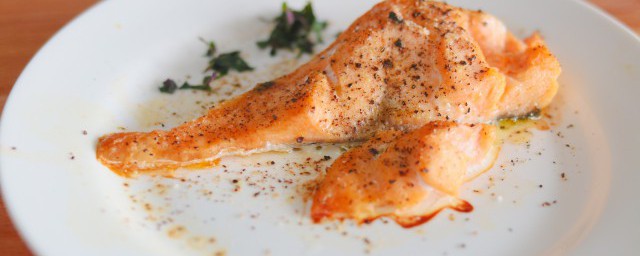 三文鱼搭配什么蔬菜 三文鱼搭配什么蔬菜好