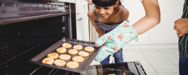 烤箱烤饼的温度和时间家用的 烤箱烤饼一般需要多长时间