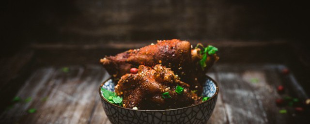 熟猪蹄怎么回锅做好吃 熟食猪蹄回锅好吃的做法