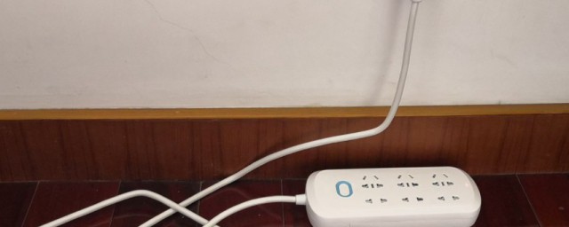 有些人习惯把很多电器的插头插到同一个电源插板上这么做 插头插到同一个插板上的坏处