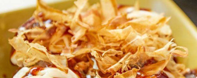 章鱼小丸子上的木鱼花是什么东西 章鱼小丸子上的木鱼花是鲣节