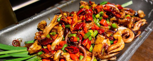 酱爆鱿鱼的家常做法 酱爆鱿鱼的做法步骤