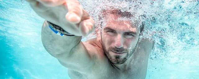 自由泳怎么游得快又轻松 自由泳如何游得快又轻松