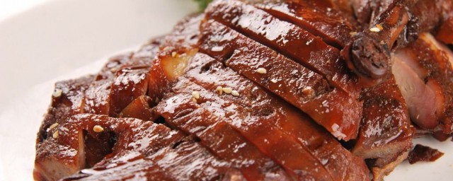 红烧酱板鸭的家常做法 红烧酱板鸭做法