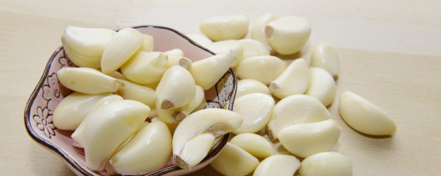 怎么迅速去除蒜味 除去蒜味的技巧
