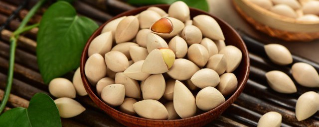 白果炖鸡的家常做法 白果炖鸡家常的做法