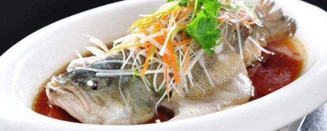 清蒸海鲈鱼的家常做法 清蒸海鲈鱼怎么做