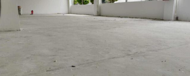 如何清除水泥地上的残留水泥 清除水泥地上的残留水泥的方法