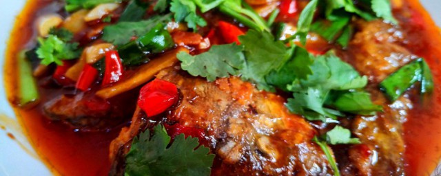 鲤鱼怎么烧好吃 鲤鱼如何烧好吃 鲤鱼怎么烧好吃 鲤鱼如何烧好吃