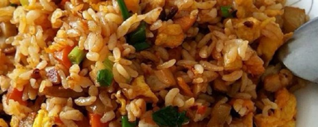 老干妈炒饭的家常做法 老干妈炒饭怎么做