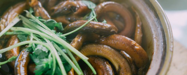 青椒炒鳝鱼怎么做 如何做青椒炒鳝鱼