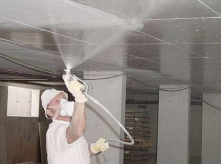 喷的多音字组词有哪些