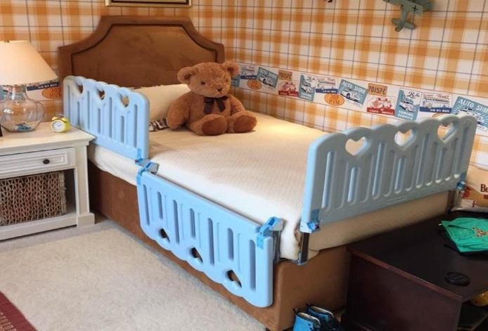 床围栏怎么安装到床上