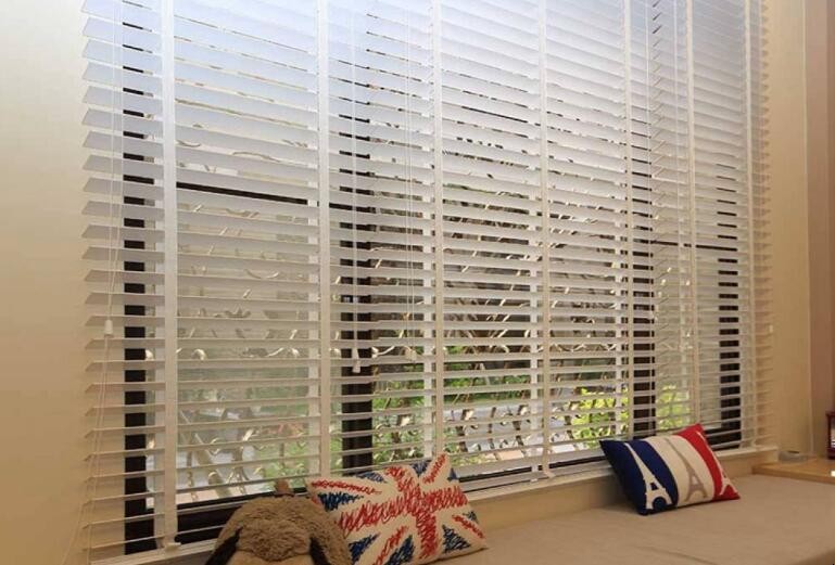 如何选购飘窗百叶窗帘