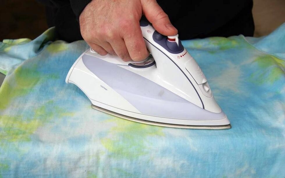 衣服皱了怎么快速弄平