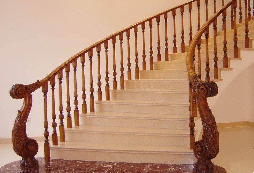 楼梯板厚度指的是哪里