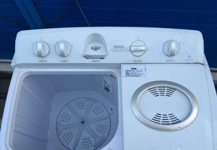 洗衣机洗一半不动了什么原因