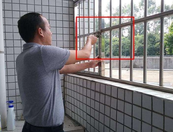 逃生窗装房间还是阳台