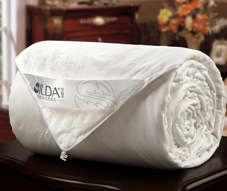 蚕丝被适合冬天盖吗