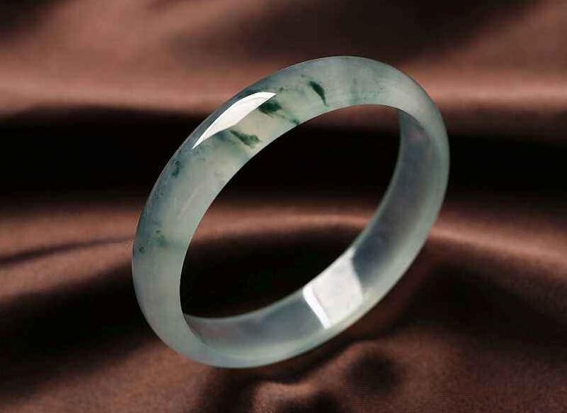 翡翠手镯选购技巧有哪些 翡翠手镯选购技巧有哪些