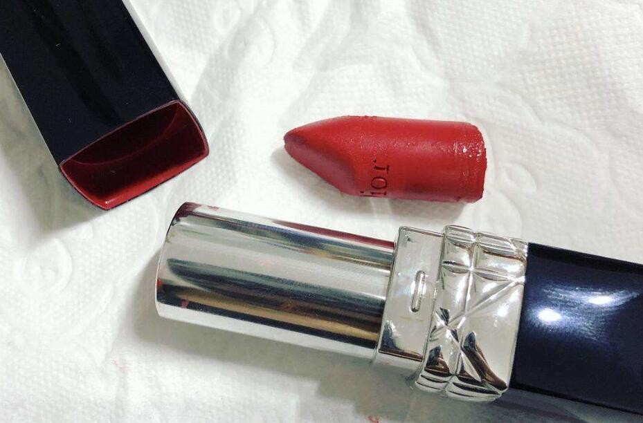 唇膏断了怎么修复