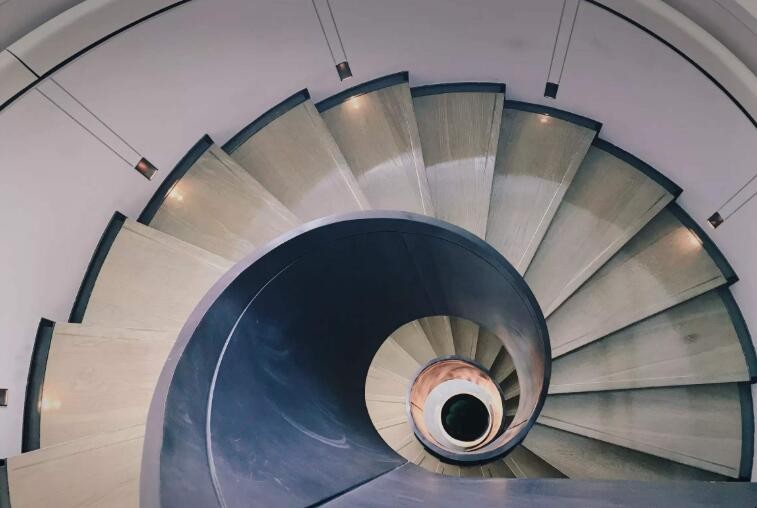 旋转楼梯有哪些造型 旋转楼梯有哪些造型