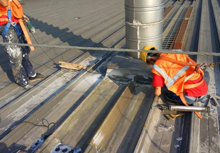 房顶漏水是什么原因造成的