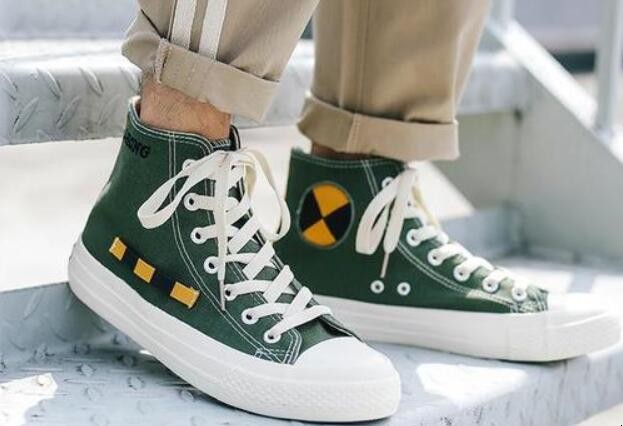 穿帆布鞋磨脚后跟怎么办 穿帆布鞋磨脚后跟怎么办