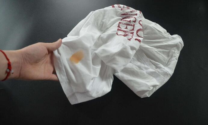 墻漆弄在衣服上怎么处理