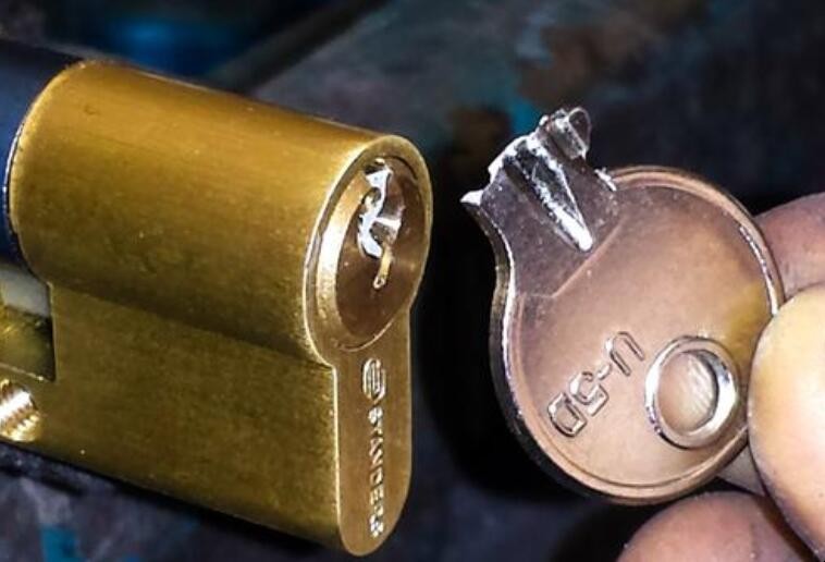 钥匙断在锁具里怎么办 钥匙断在锁具里怎么办