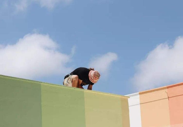 家里一边刷墻一边住人可以吗