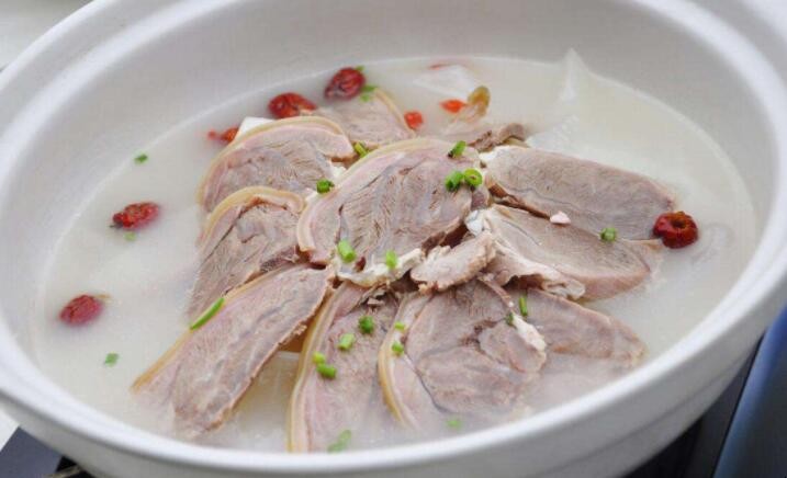 怎样煮羊肉汤更鲜更白去腥