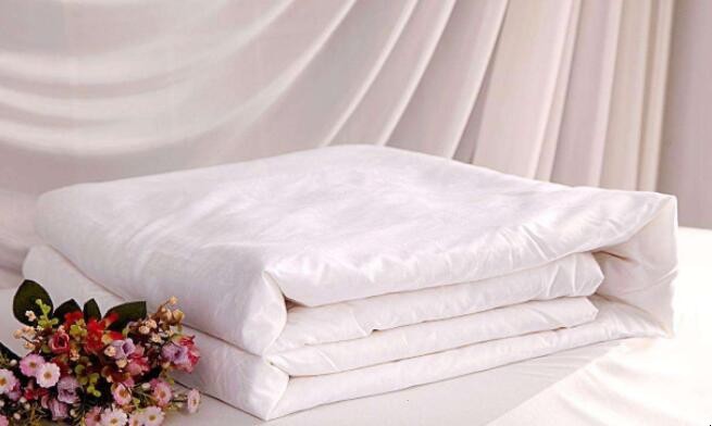 蚕丝被的缺点是什么 蚕丝被的缺点是什么