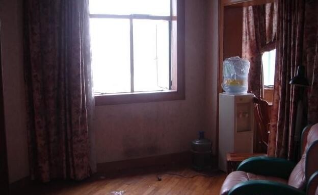 客厅暗淡无光如何改变