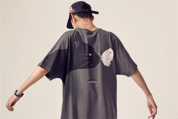 棒球帽怎么搭配衣服 棒球帽怎么搭配衣服