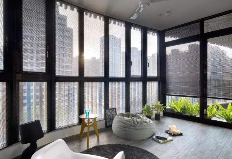 封阳台用大块玻璃危险吗