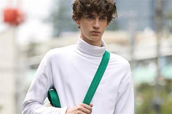 高领打底衫什么颜色好看