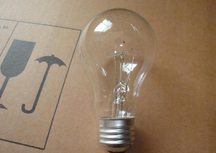 家庭灯泡是e27还是e14