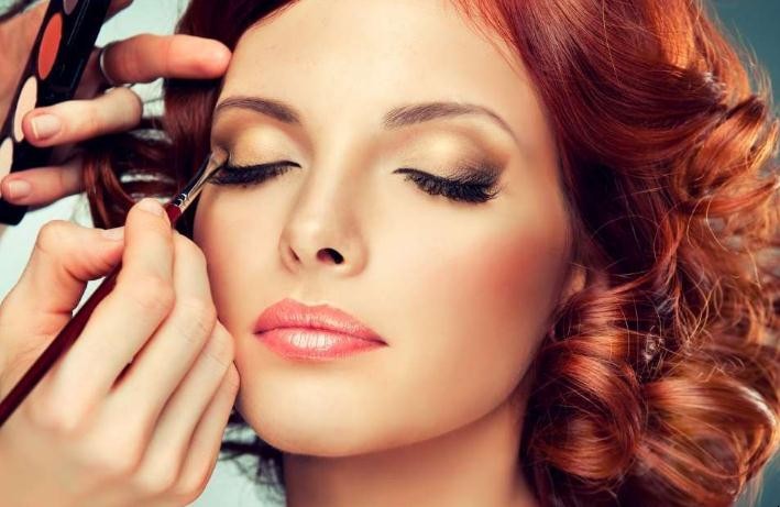 油性皮肤怎样化妆不脱妆 油性皮肤怎样化妆不脱妆