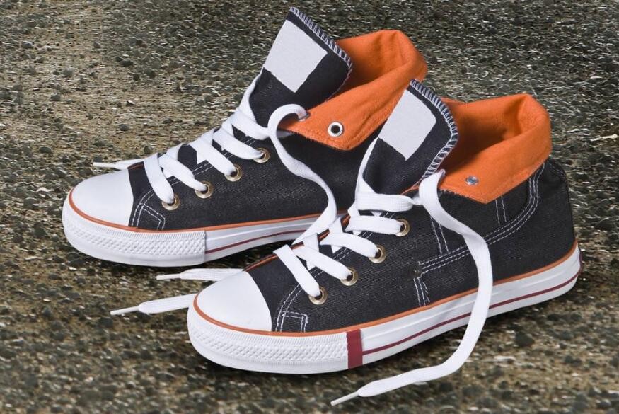 帆布鞋上有泥渍怎么去除