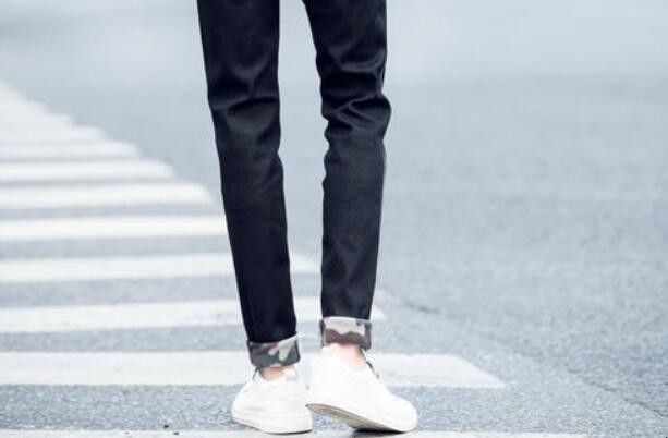 黑色牛仔裤怎么固色 黑色牛仔裤怎么固色