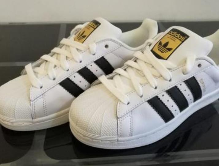 鞋子贝壳头可以直接水洗吗