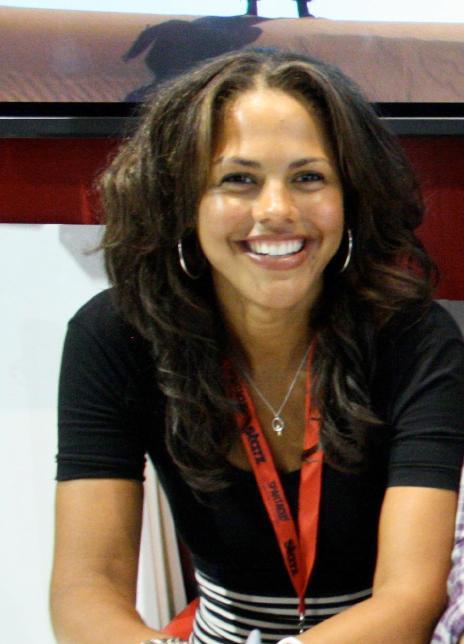 勒诺拉·克里奇洛 Lenora Crichlow