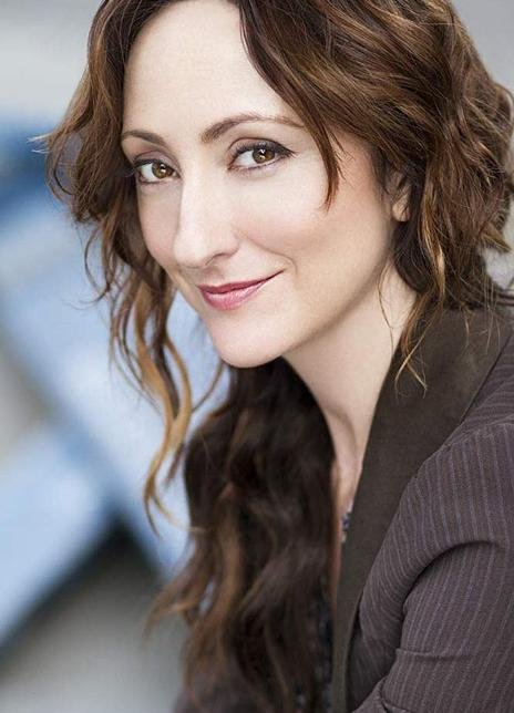 卡门·库萨克 Carmen Cusack