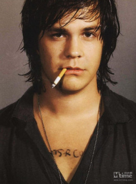 约翰尼·西蒙斯 Johnny Simmons 约翰尼· 詹姆斯·西蒙斯