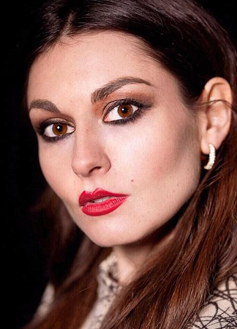 维多利亚·埃姆斯利 Victoria Emslie