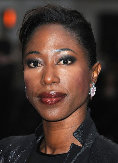 妮基·阿姆卡-伯德 Nikki Amuka-Bird