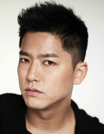 李龙佑 Lee Yong Woo 이용우