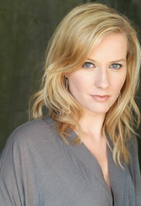 艾米莉·霍尔姆斯 Emily Holmes